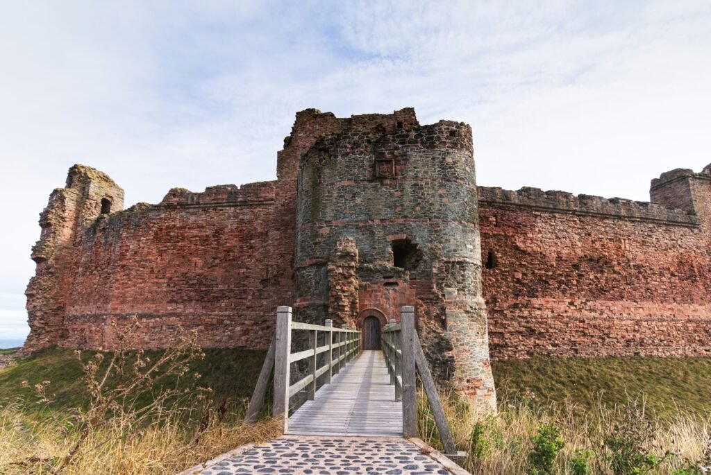 East Lothian Coastal Paths: Stunning Harbour Villages, Hidden Beaches & Scenic Walks tantallon castle